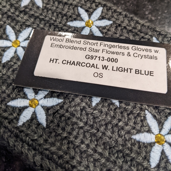 Carolyn Rowan Embroidered Crystal Star Beanie + Fingerless Glove Set in Sax Box - Picture 6 of 7